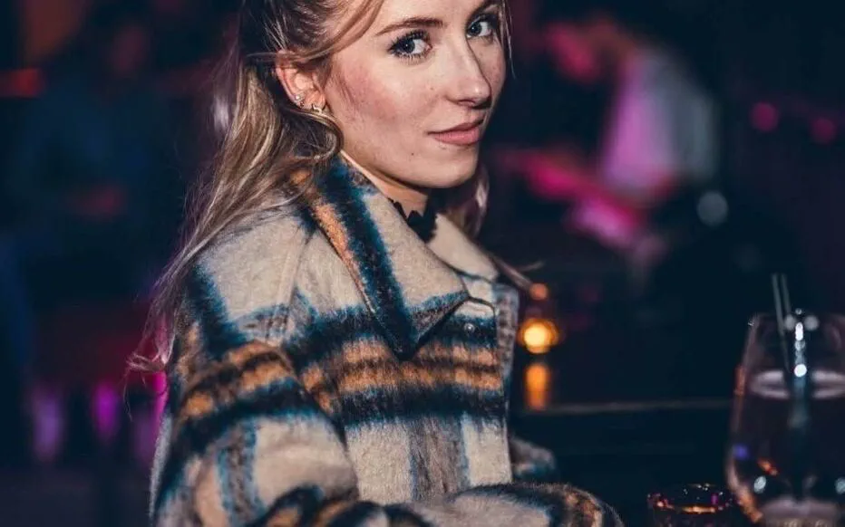 Une fleur et un ballon pour les 20 ans de Maëva