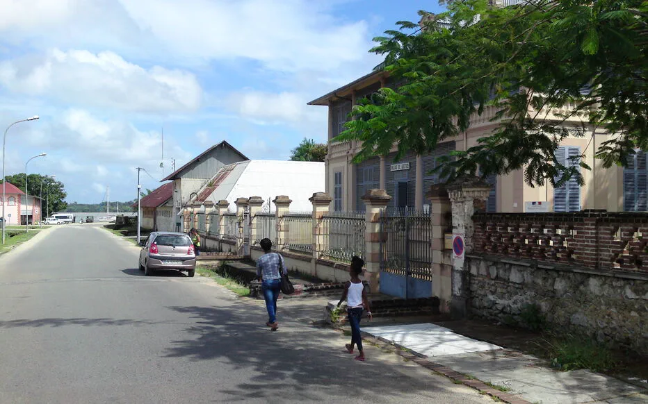 Une tragédie en Guyane : un enfant de 9 ans trouve la mort à son domicile