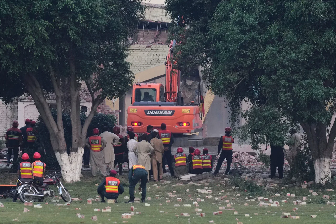 Inde et Pakistan en conflit : des dizaines de morts et blessés dans le Cachemire