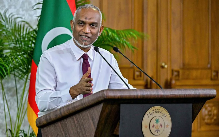 Le président des Maldives bat le record de la plus longue conférence de presse en 15 heures.