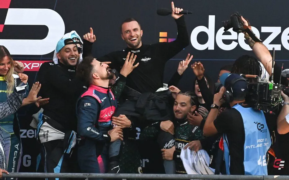 Les fans en liesse pour l'événement GP Explorer avec Squeezie