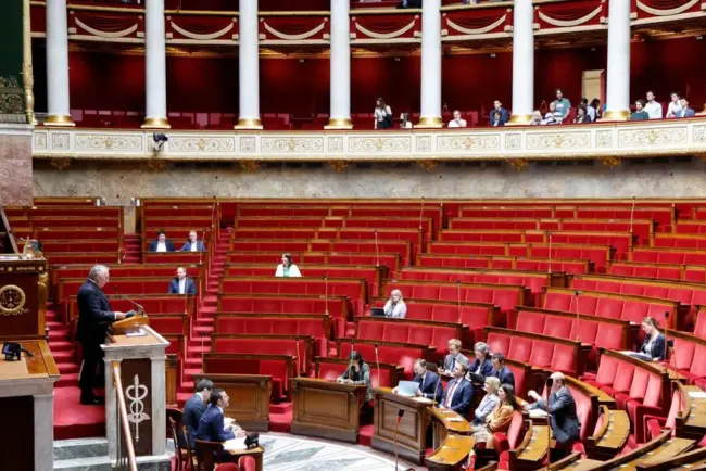 L'hémicycle vide interpelle le Premier ministre lors du débat sur la souveraineté énergétique