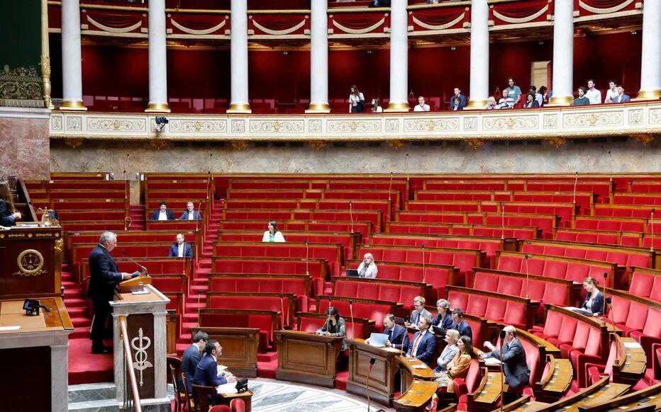 L'hémicycle vide interpelle le Premier ministre lors du débat sur la souveraineté énergétique