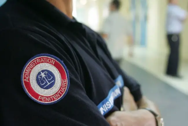 Tags menaçants : une nouvelle forme d’intimidation dans les prisons françaises