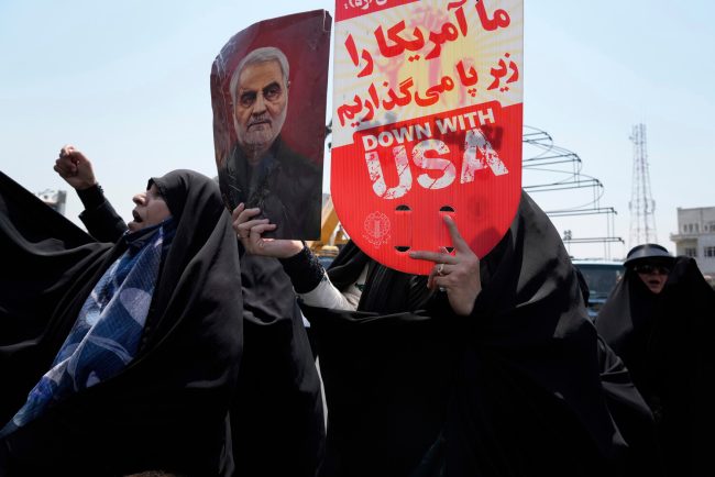 Attaque aérienne américaine contre des sites nucléaires iraniens : une réponse historique de Trump