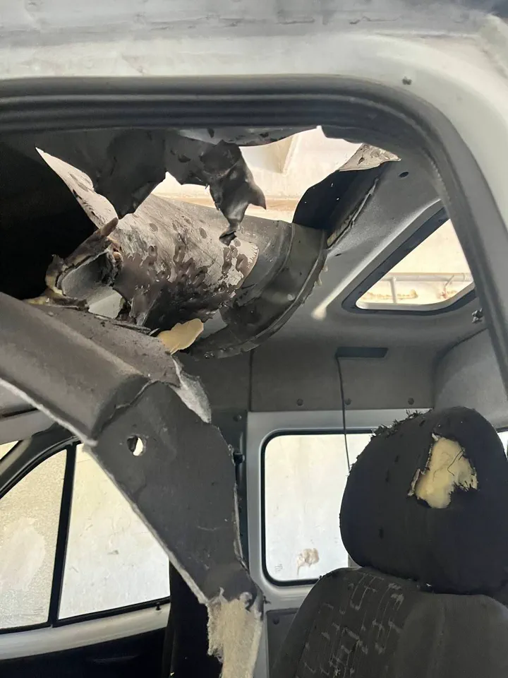 Drone ukraino kamikaze attaque une voiture de service municipal en Russie, blessant un homme