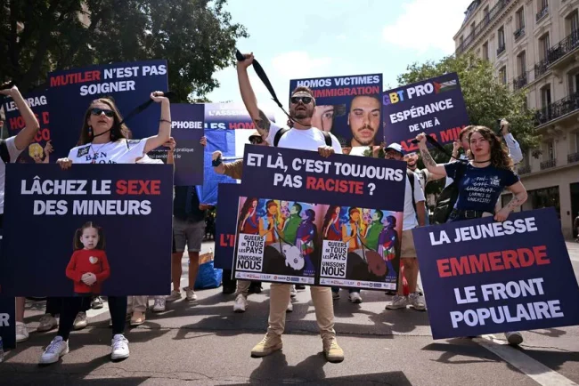 La cravate bleue : un symbole de la lutte pour les droits LGBTQ+