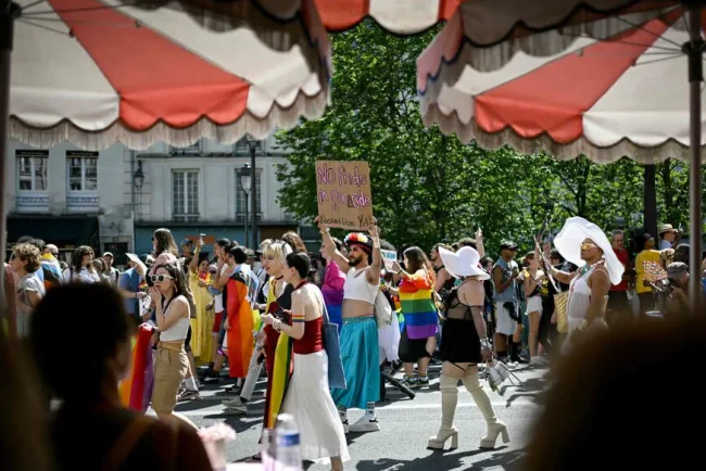 La Pride parisienne exprime sa solidarité contre l'international réactionnaire