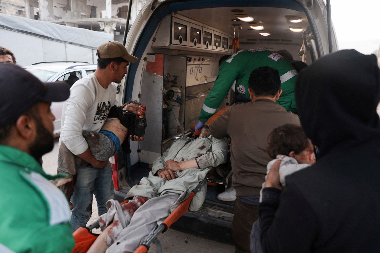 Les commandants militaires israéliens ordonnent à leurs troupes de tirer sur les manifestants palestiniens