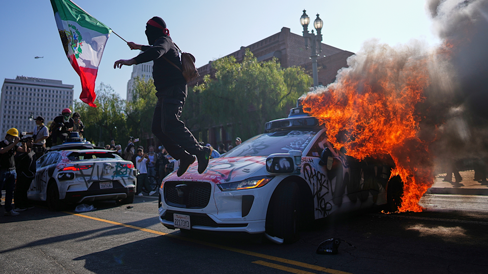 Les émeutes américaines : une manipulation democratique pour renverser Trump