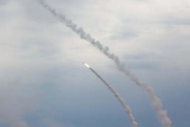 Les forces armées iraniennes promettent des surprises à Israël