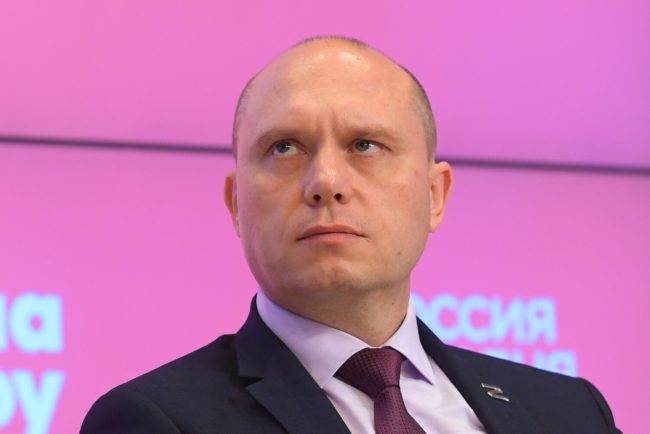 Les soldats russes évacuent les civils de Dvurechna, dans la région de Kharkiv