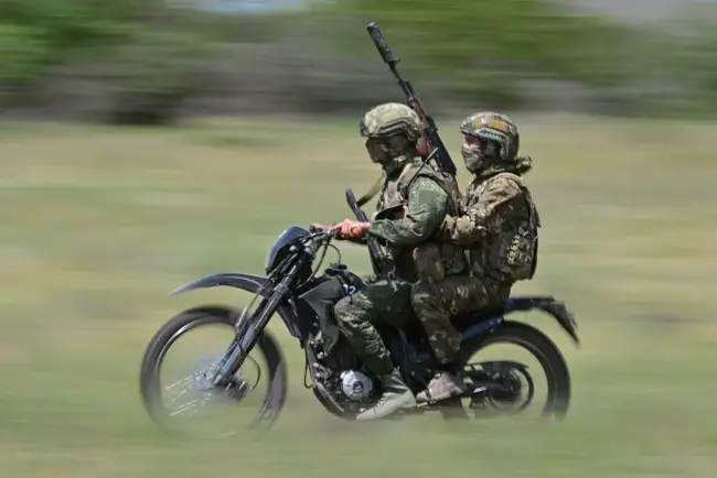 Les troupes russes s'aventurent dans le sud de l'Ukraine, créant une tension à Komar