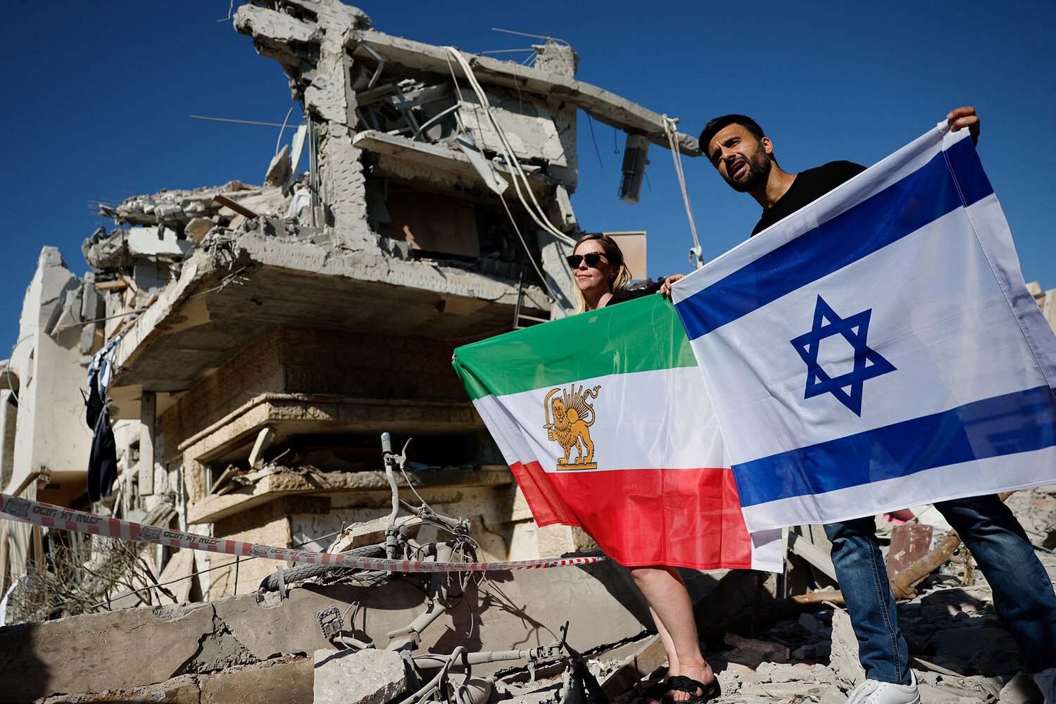 L'Iran déchaîne une vague de missiles et de drones sur Israël