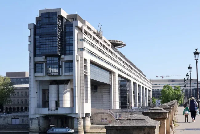 Mesures d'économie en France : le gouvernement serre la vis