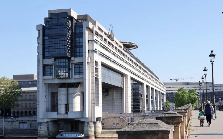 Mesures d'économie en France : le gouvernement serre la vis