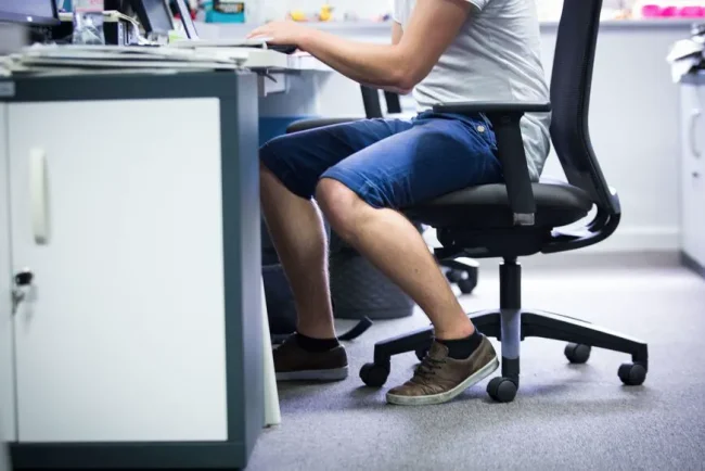 Quelles tenues vestimentaires pour le bureau en été ?