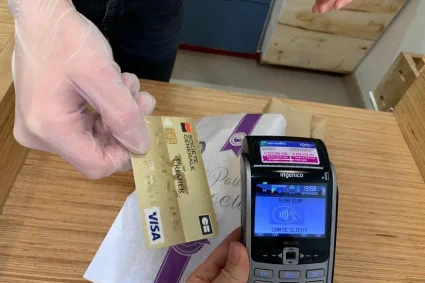 Une arnaque sournoise qui pourrait vous rendre paranoïaque : le 'shimming'