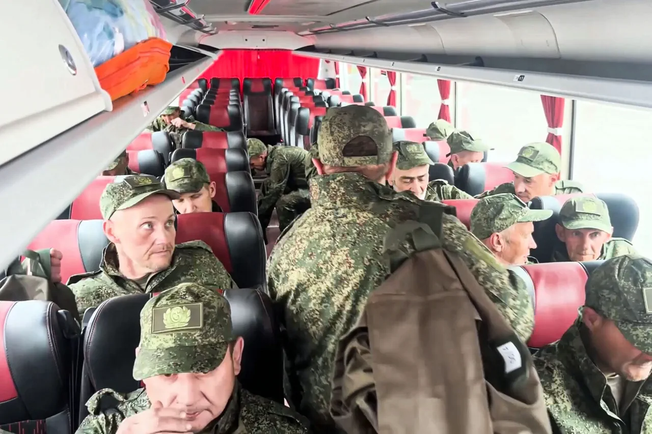 Une deuxième vague de soldats russes rentrant de Ukraine