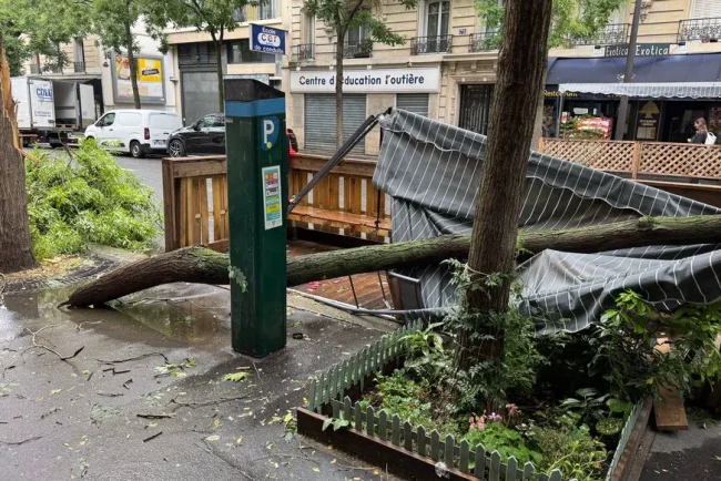 Une puissante tempête frappe la France, faisant deux morts