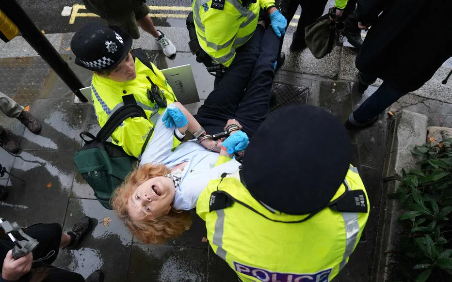 55 personnes arrêtées lors d'une manifestation de soutien au groupe propalestinien interdit