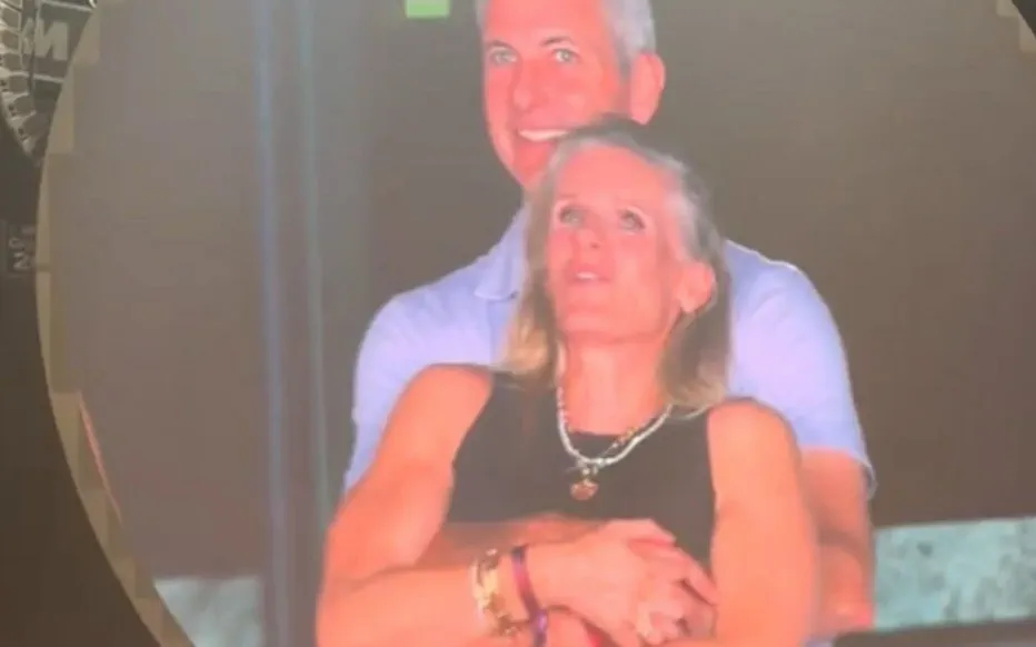 Andy Byron présente sa démission après son baiser controversé sur scène