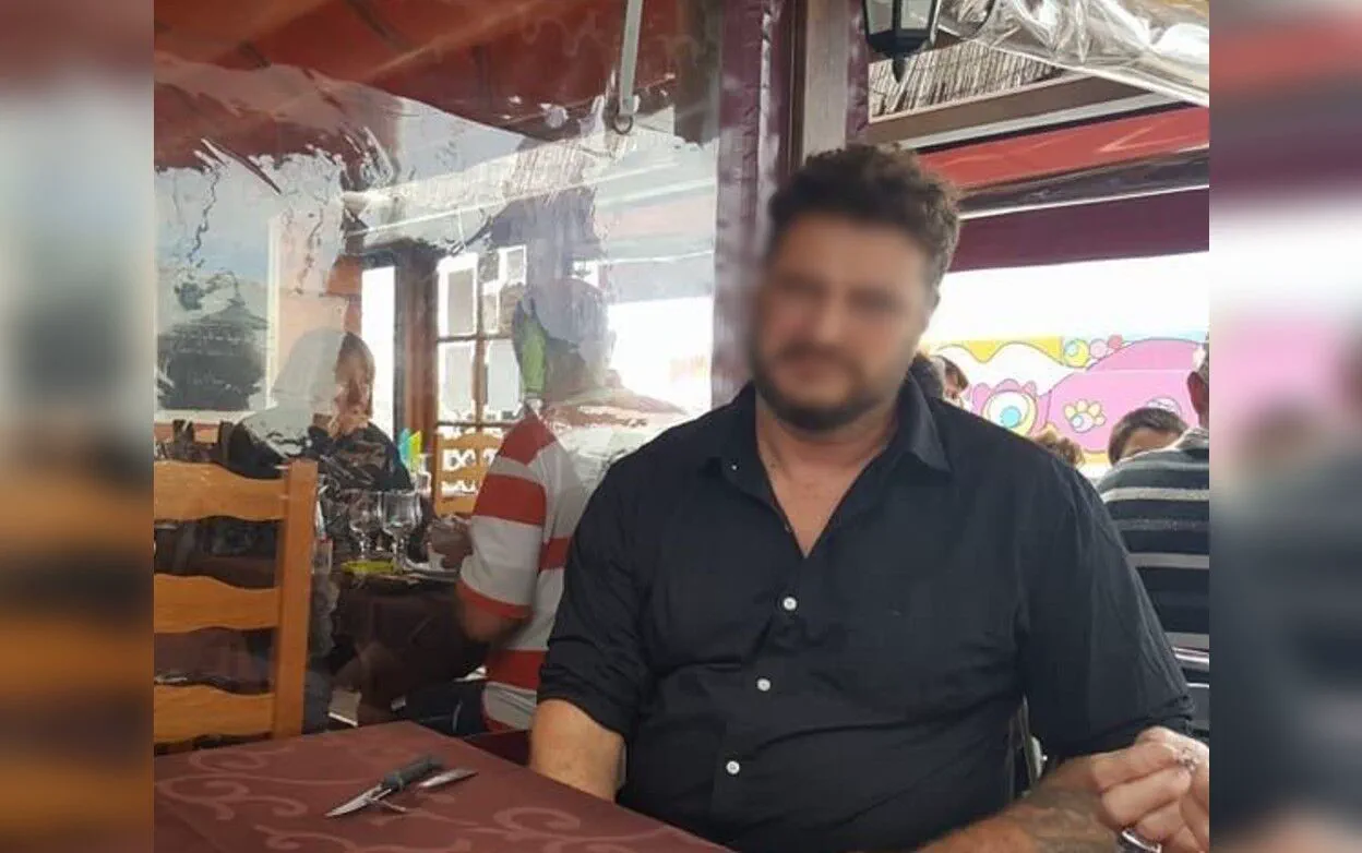 Armes à feu : un homme brandit son arsenal et appelle au arrêt.