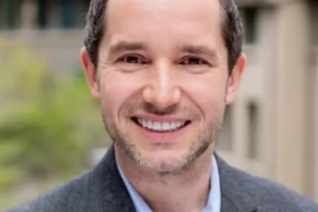 Cinq personnes arrêtées après l'assassinat d'un professeur de marketing américain