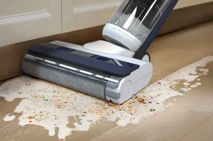 Dyson V15s Detect Submarine vs Tineco iFLOOR 5 Breeze Complete : quel aspirateur laveur est le plus adapté à vos besoins ?