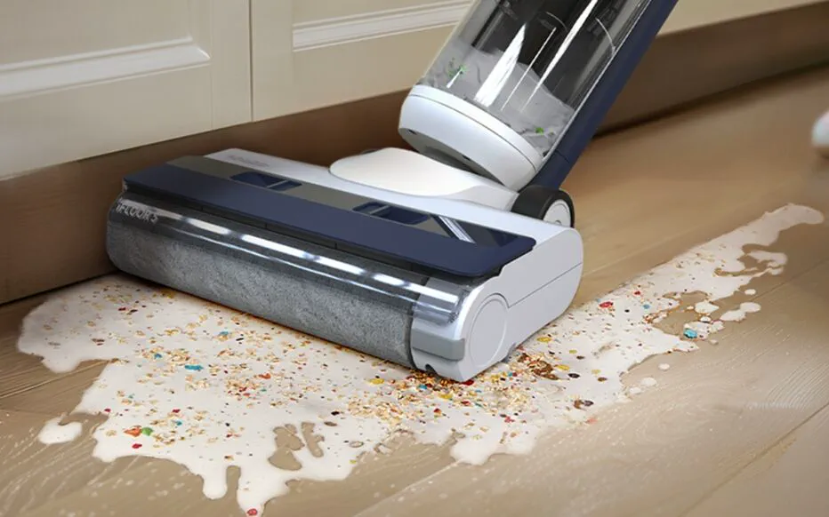 Dyson V15s Detect Submarine vs Tineco iFLOOR 5 Breeze Complete : quel aspirateur laveur est le plus adapté à vos besoins ?