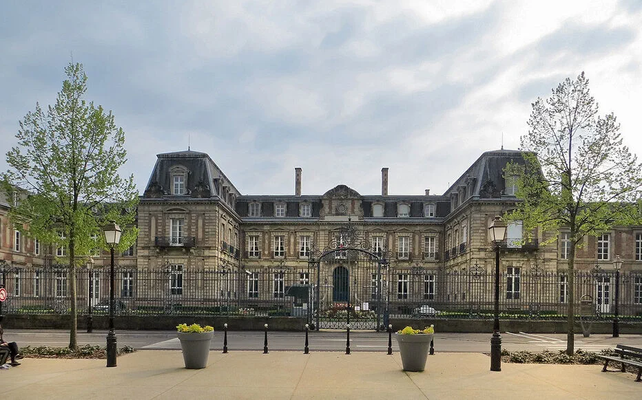 Enquête sur des violences intrafamiliales : l'ancien préfet Thierry Queffélec sous la loupe