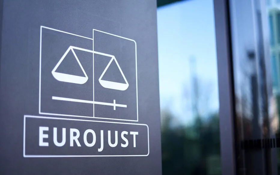 Europol et Eurojust démantèlent un groupe de pirates informatiques prorusses ciblant l'Ukraine