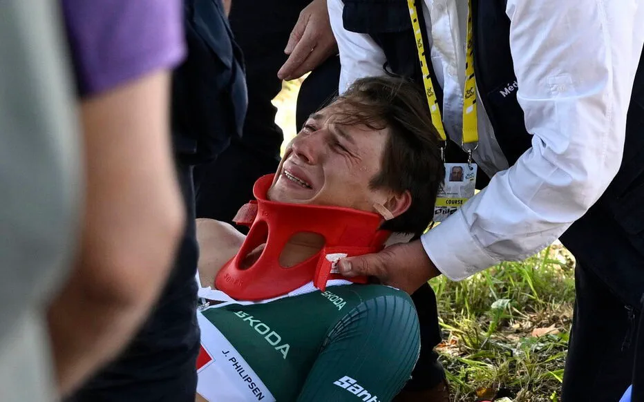 Fracture de la clavicule et des côtes pour Jasper Philipsen après une chute sur le Tour de France