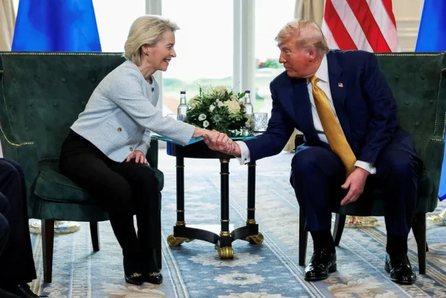 Fumée blanche à Turnberry : Trump et von der Leyen laissent planer le doute sur un accord commercial