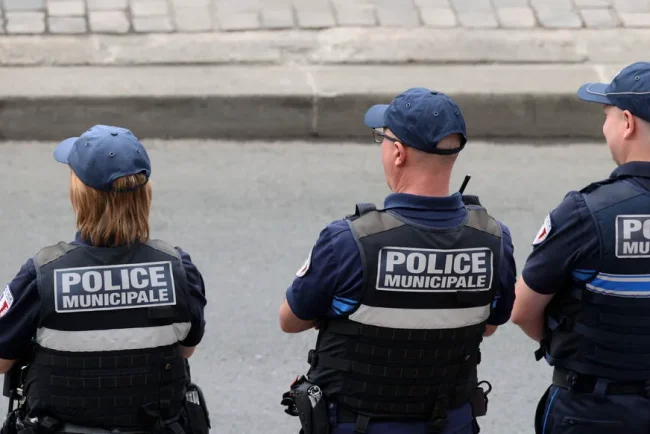 Insoumise Mathilde Panot veut désarmer la police municipale