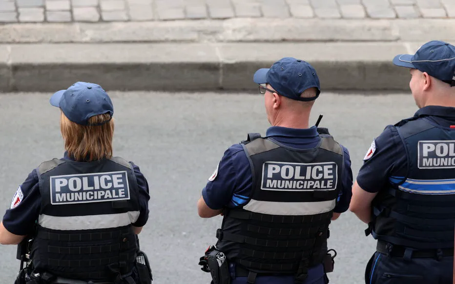 Insoumise Mathilde Panot veut désarmer la police municipale