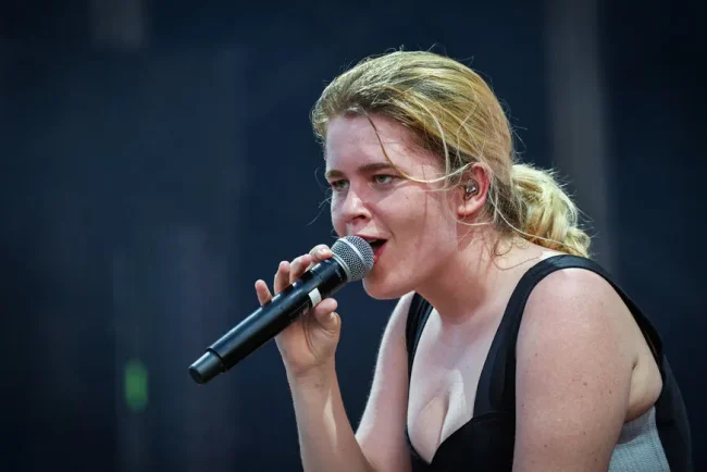 Interpellation publique de Zaho de Sagazan envers Emmanuel Macron