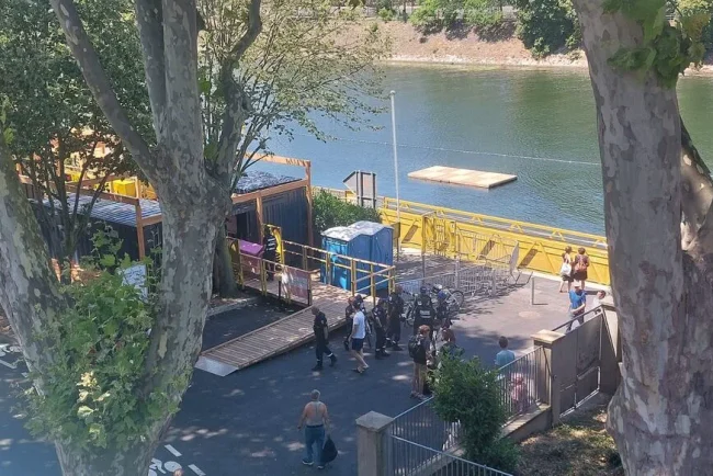 La baignade dans la Seine fait des vagues : fermetures temporaires et réouverture inattendue
