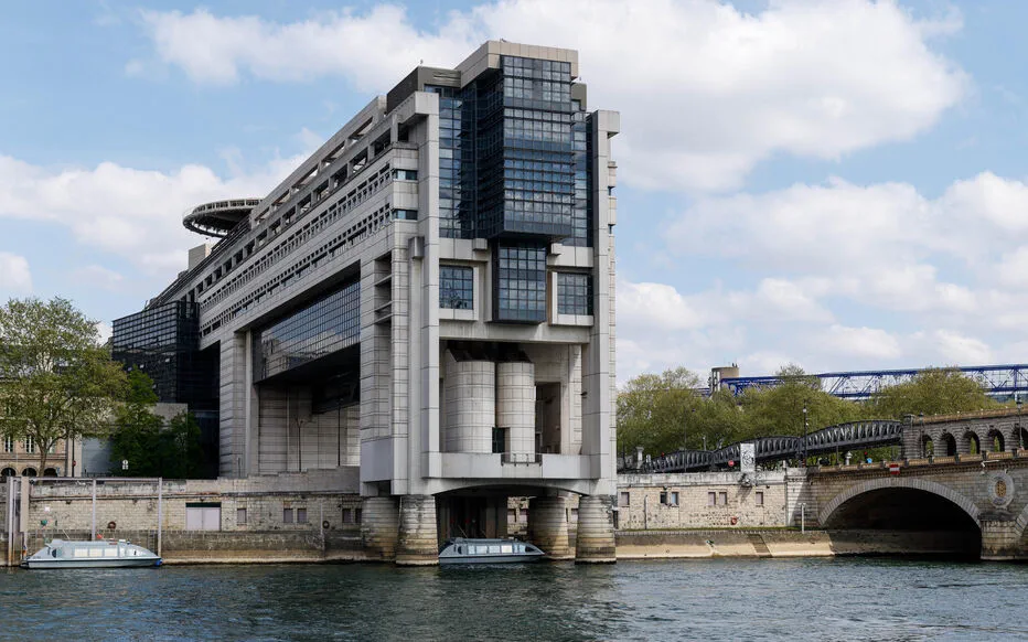 La corruption au cœur de l'administration publique française : l'exemple choquant d'une agente des impôts