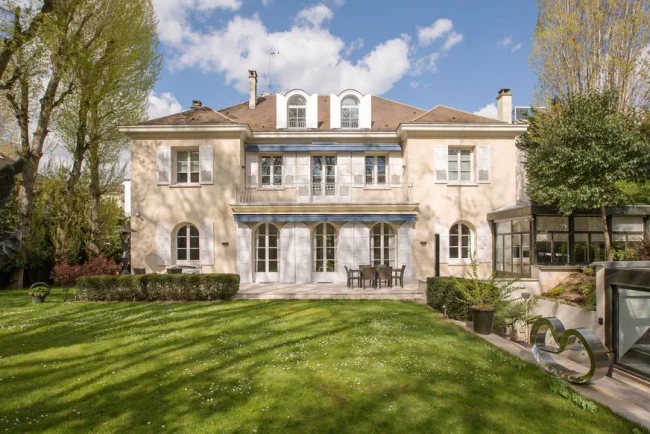 La maison de Michel Sardou à Neuilly vendue 18,8 millions d'euros