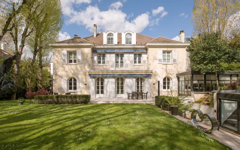 La maison de Michel Sardou à Neuilly vendue 18,8 millions d'euros