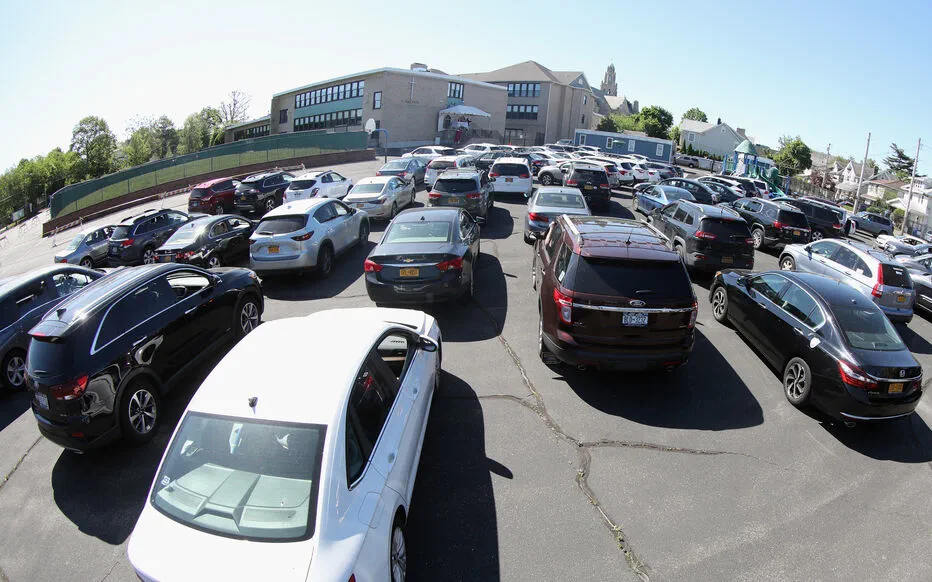 La mort tragique des enfants laissés dans les voitures en plein soleil : Des oublis dangereux et évitables