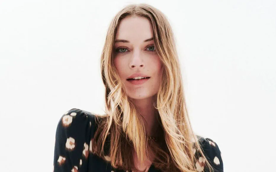 La robe Rosabella de Caroll Paris : un must-have pour l'été