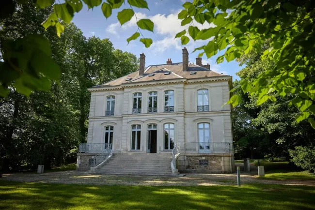 La vente aux enchères de la propriété de Karl Lagerfeld déçoit