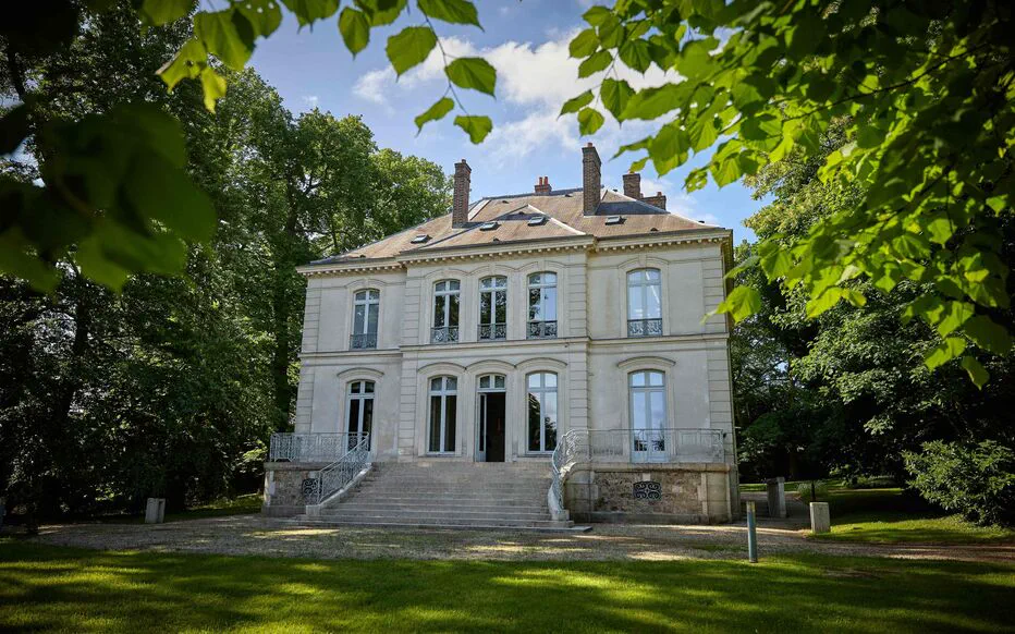 La vente aux enchères de la propriété de Karl Lagerfeld déçoit