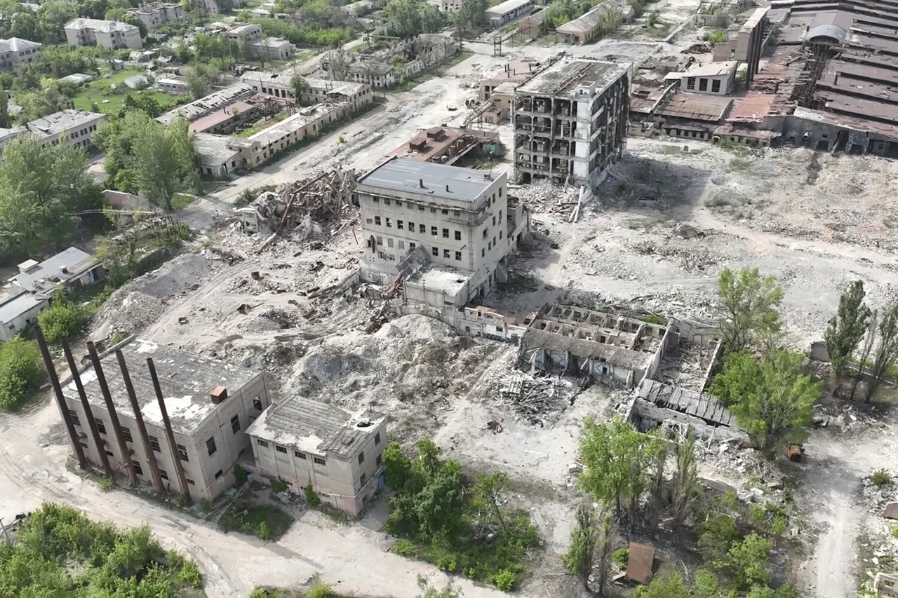 La vie quotidienne dans la ville de Chасов Yar sous contrôle russe : une vidéo poignante offre un aperçu unique