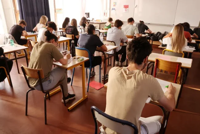 Le taux de réussite au baccalauréat en hausse, mais les critiques persistent
