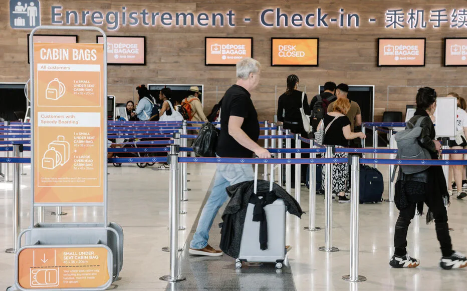 Les vacanciers parient sur la valise cabine parfaite pour leur voyage à Paris