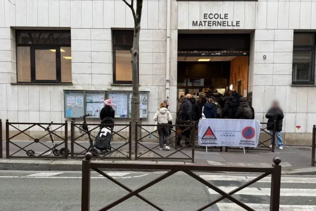 Malaise à l'école : une enseignante innocentée face aux accusations de gestes inappropriés