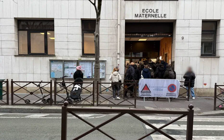 Malaise à l'école : une enseignante innocentée face aux accusations de gestes inappropriés